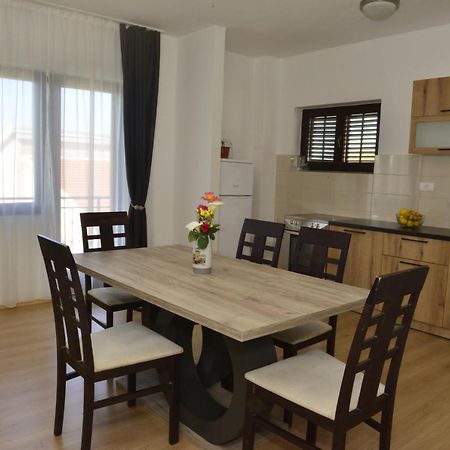 Milosavljevic Apartments ティヴァト エクステリア 写真