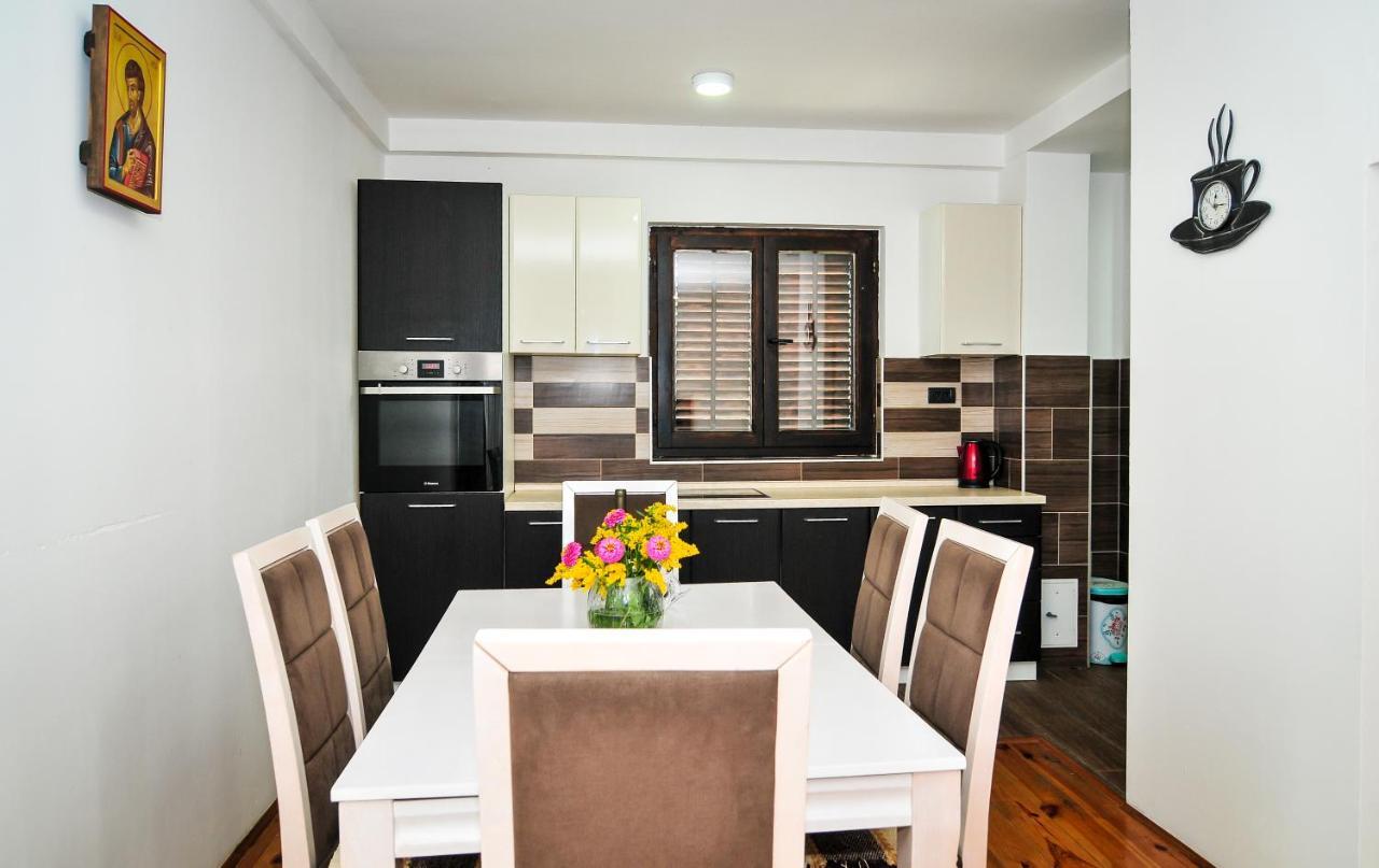 Milosavljevic Apartments ティヴァト エクステリア 写真