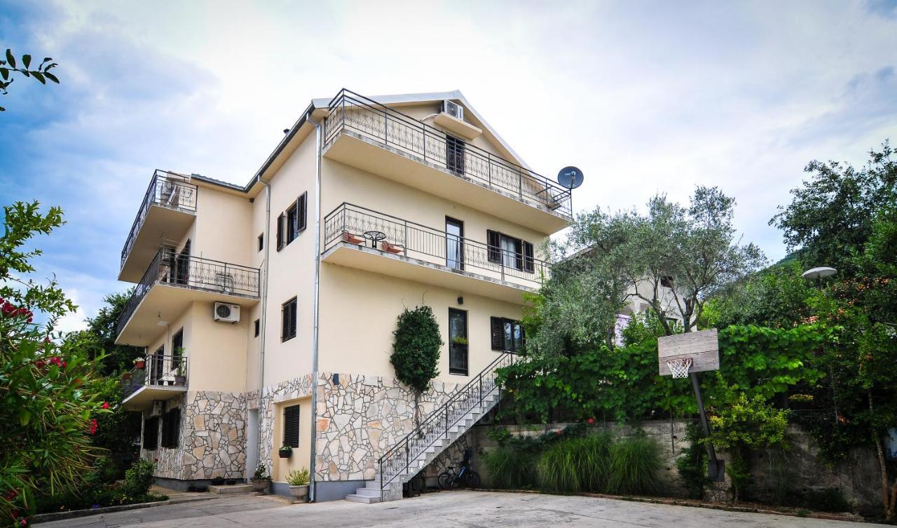 Milosavljevic Apartments ティヴァト エクステリア 写真
