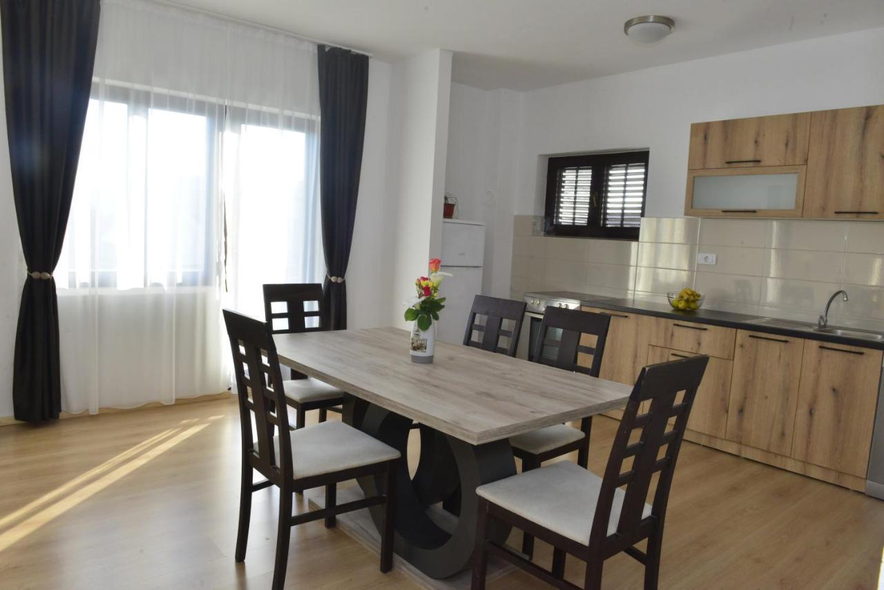 Milosavljevic Apartments ティヴァト エクステリア 写真