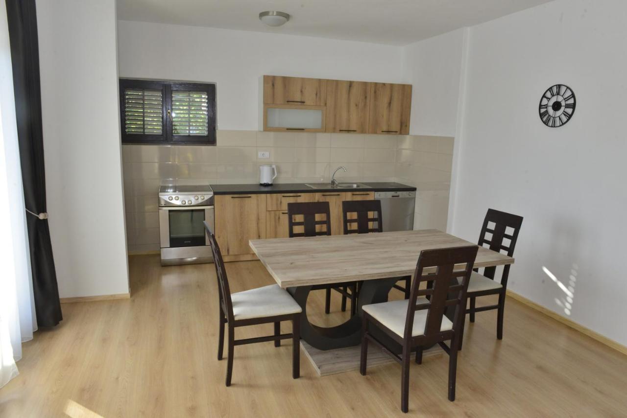Milosavljevic Apartments ティヴァト エクステリア 写真