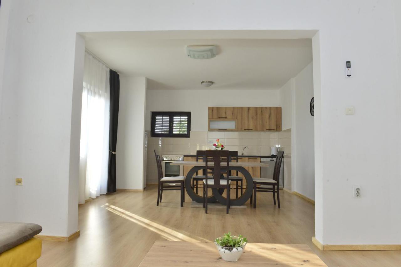 Milosavljevic Apartments ティヴァト エクステリア 写真