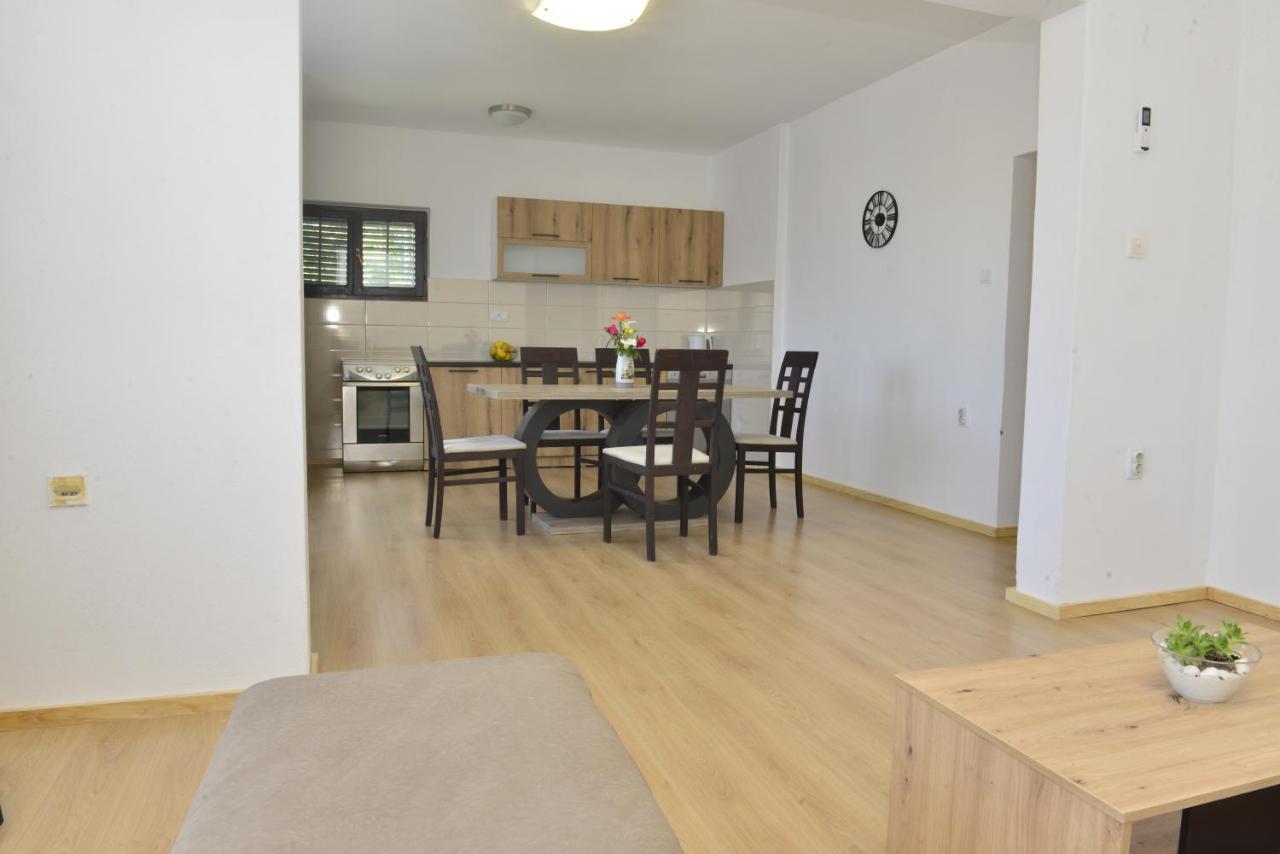 Milosavljevic Apartments ティヴァト エクステリア 写真